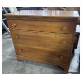 Traditional Style Maple Chest of Drawers.