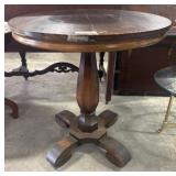 Vtg Wooden Pedestal Table.