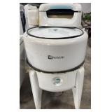 Vtg Maytag Wringer Washer.