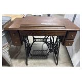 Vtg Tiger Oak Singer Sewing Table & Machine.