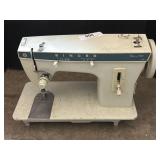 Singer Fashion Mate 257 Sewing Machine.