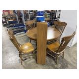 Nice Oak Dining Table & Chairs.