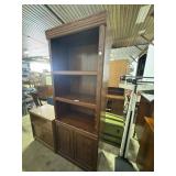 Traditional Style Oak Bookshelf.