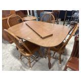 Traditional Dining Table & Chairs.