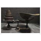 Vintage Cast Iron Balance Scale.