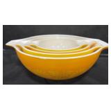4 Pyrex Daisy Mixing Bowls.
