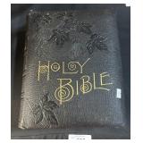 Antique 1903 Leather Bound Pictorial Holy Bible.