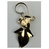 14KT Gold Curved Wire Leaf Pendant/Pin.