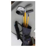 Quick Round Golf Bag W/  1 Wood,  2 Irons &