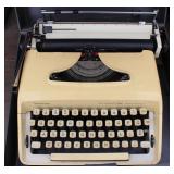 Remington Sperry Rand Ten-Forty Typewriter in Case Remington Sperry Rand Ten-Forty Typewriter in Case