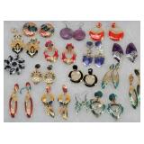 (17 pr) Dangle Earrings