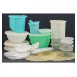 Vintage Tupperware Lot: Lettuce Keeper, Jello Mold