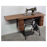 1907 Singer Treadle Sewing Machine in Cabinet