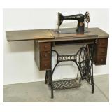 1927 Singer Treadle Sewing Machine in Cabinet