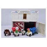 1967 FISHER PRICE Play Family Farm plus