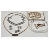 Vintage Costume Jewelry: Clip On Earrings...