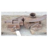 Vtg Well Pump Pipe Puller Vise