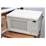 Amana F1560L 1000Watt Microwave
