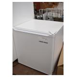 Black & Decker Personal Refrigerator w Icemaker