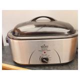 Rival 22 Quart Roaster Oven w/2 extra Pans