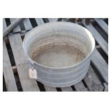 Large Vintage Galvanized Was Tub/Flower Pot