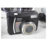 Nikon COOLPIX L1 Digital Camera w Accessories