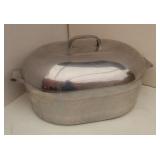 MAGNALITE 13-qt Roaster/ Dutch Oven w Trivet