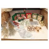 Christmas Ornaments, Bulbs & Decorations