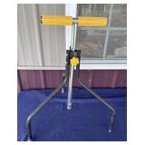 Adjustable rolling stand