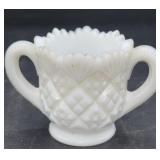 Milk, glass miniature to handle handled