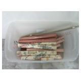 Curtain Rod, Wall Paper & 30 Gal Tote (No Lid)