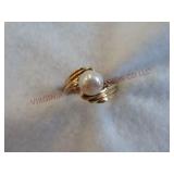 Ring ~ 14K Gold & Genuine Pearl