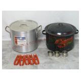 Stock Pot & Lobster Pot w Steel Cups & Crackers