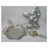 Wilton Mickey Mouse Pan, Tray & Crumb Catcher