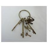Lot of Vintage Skeleton Keys