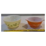 2 vintage PYREX bowls