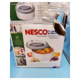 Nesco snackmaster dehydrator and Jerky maker