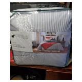 One kings lane full/queen comforter set