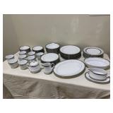 Beautiful Noritake 'Metroplitan Platinum' China