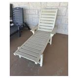 White Heavy Synthetic Material Outdoor Lounger