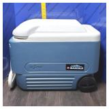 IGLOO MAXCOLD COOLER. IGLOO MAXCOLD COOLER.