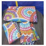 Reversible Queen Bed Cover with Sham Reversible Queen Bed Cover with Sham