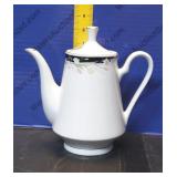Crown Ming Teapot