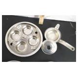 2 Egg porches & 2 pans.