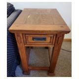 Oak end table w/ drawer