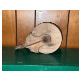 Wooden pulley, No. 114.