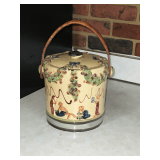 Biscuit jar with handle, 7 1/2' T x 8 1/2' W