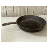 Lodge cast iron skillet 9TB