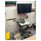 Hisense Ruko 40' smart TV on  mount, Model 40H4030F4