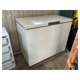 Whirlpool chest freezer, CONTENTS NOT INCLUDED, Model EH100FXVN00